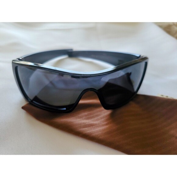 Oakley Batwolf OO9101-01 127 Men's Shield Sunglasses with Carrying Pouch - Picture 8 of 8